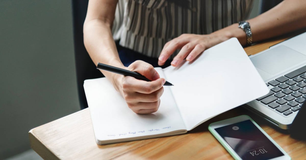 Overleaf’s collaborative process for seamless research writing and teamwork.