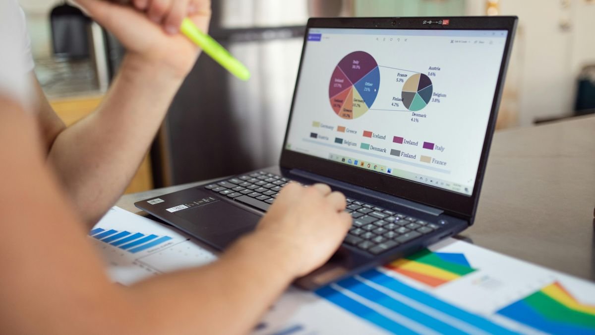 Visually Brief Audiences with Powerful Graphical Abstracts