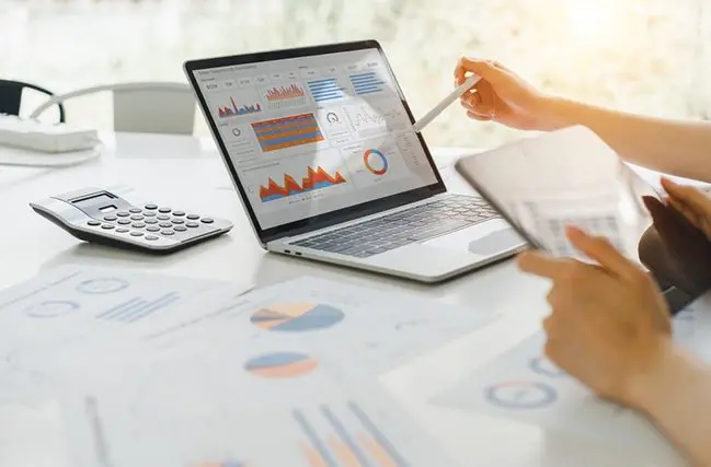 Qualitative research methodology process showing interviews, observations, coding, and thematic analysis in social science research