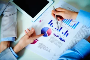 Research Gap infographic explaining how to identify research gaps through literature review, systematic review, and data analysis in medical research.